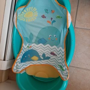 Baby bathtub and shower